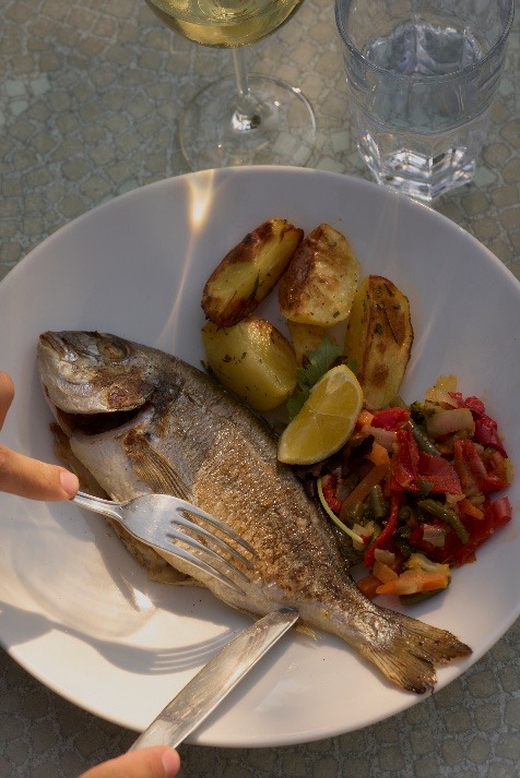 Orata con patate arrosto e verdure