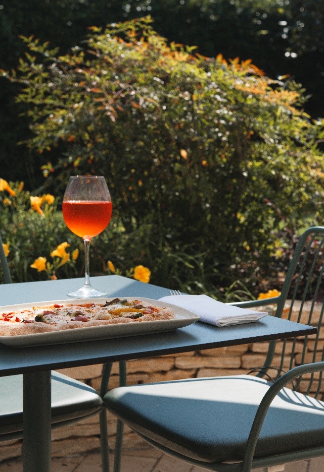 Pizza e spritz in terrazza